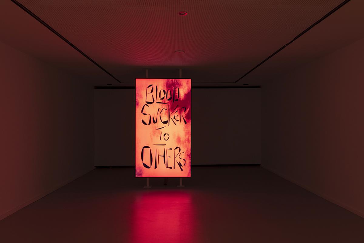 Filling Egg Shells, vidéo, 9’36’’, 2011-2023. Voice and texts: Orla Barry. Drums: Boris Gronemberger