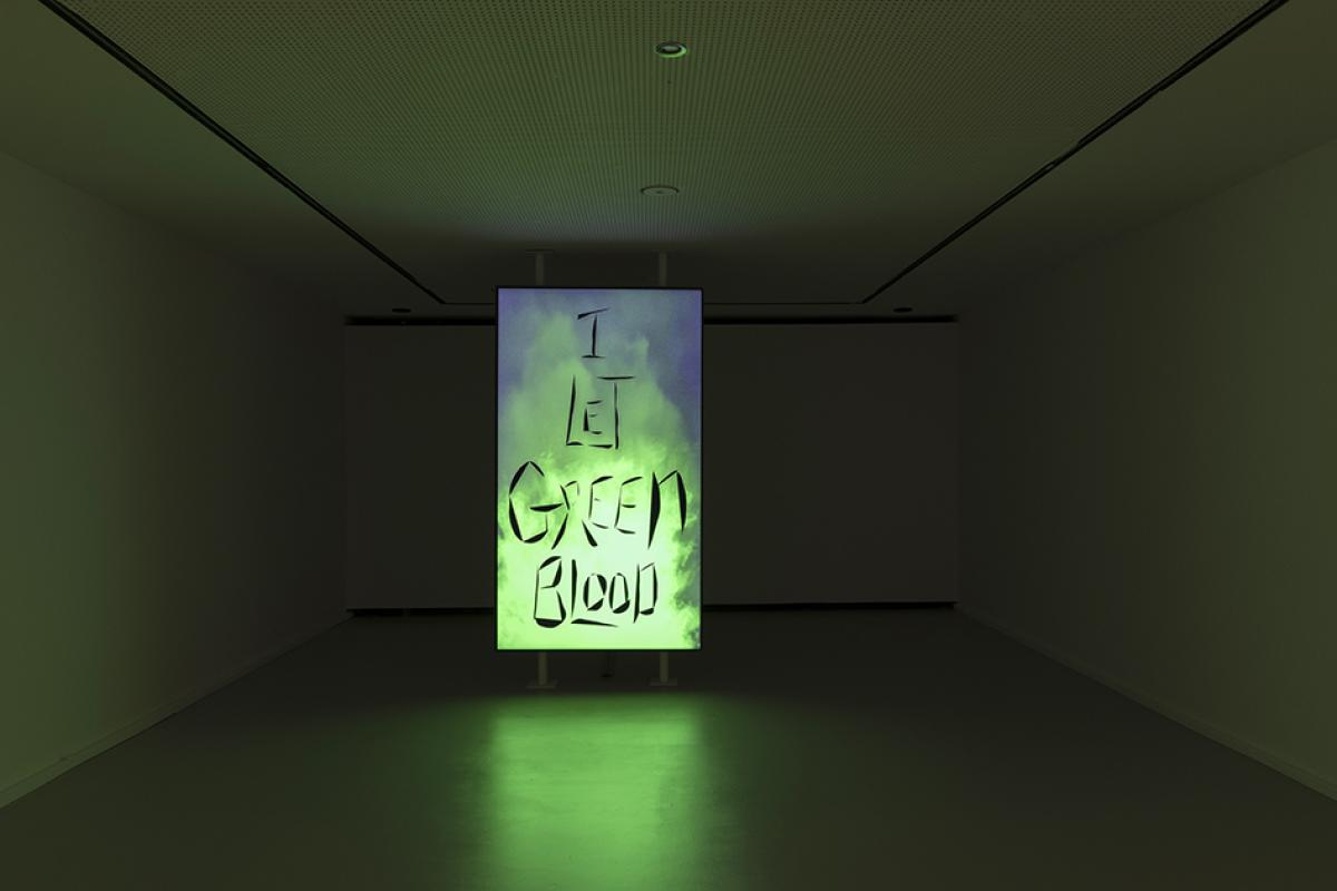 Filling Egg Shells, vidéo, 9’36’’, 2011-2023. Voice and texts: Orla Barry. Drums: Boris Gronemberger